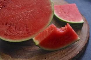 西瓜授粉瓜可以吃吗,果实是否可食用揭秘