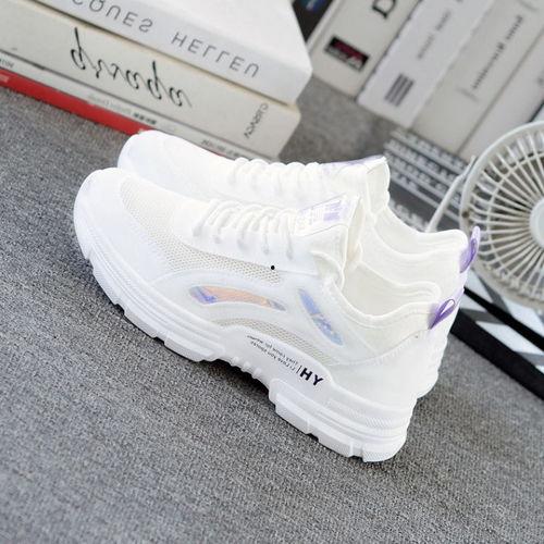 网红旅游鞋白色鞋,网红旅游鞋的时尚演绎