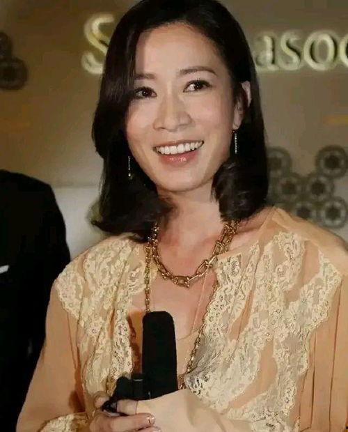 五十岁女明星,五十岁女明星的优雅蜕变之路