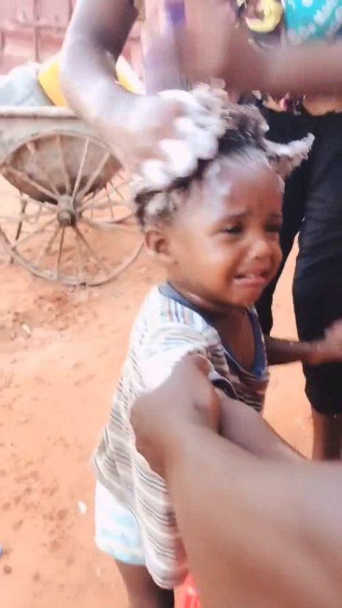 明星妈妈洗头视频,轻松洗头秘籍，告别秀发困扰